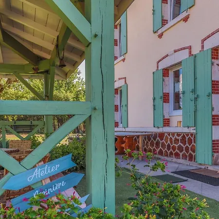 Les Maisons Des Houssats A 別荘